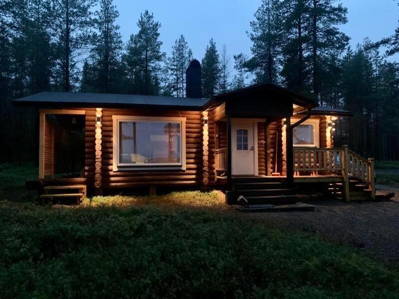 Kaupinmaja, Yllaes, Aekaeslompolo, Lapland - Log Cabin With Lake And Fell Scenery Bagian luar foto
